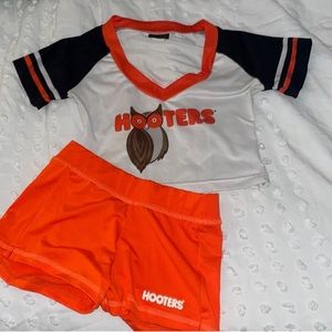 AUTHENTIC Hooters crop and shorts
